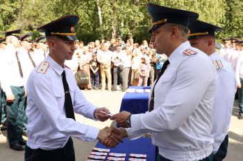 Путь к звездам: Торжественное вручение лейтенантских погон выпускникам института