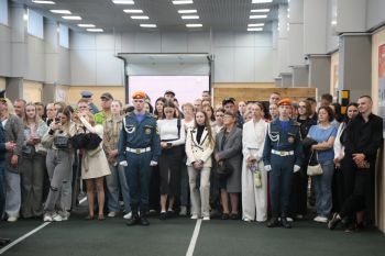Последняя вечерняя поверка выпускников в института