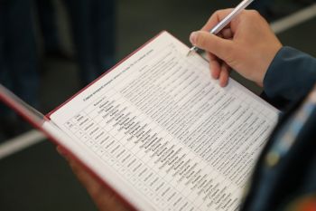 Последняя вечерняя поверка выпускников в института