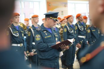 Последняя вечерняя поверка выпускников в института