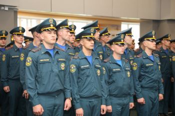 Последняя вечерняя поверка выпускников в института