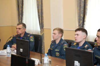 Встреча команды по хоккею с шайбой с начальником института