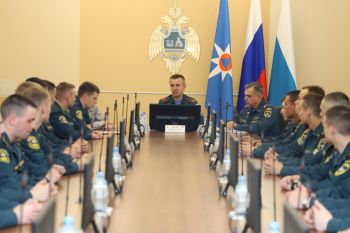 Встреча команды по хоккею с шайбой с начальником института
