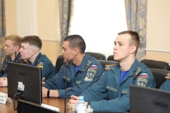 Встреча команды по хоккею с шайбой с начальником института