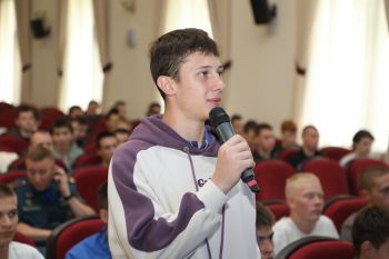 Начальник института провел беседу с абитуриентами