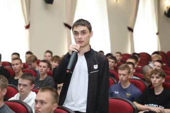 Начальник института провел беседу с абитуриентами