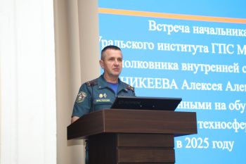 Начальник института провел беседу с абитуриентами