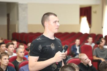 Начальник института провел беседу с абитуриентами
