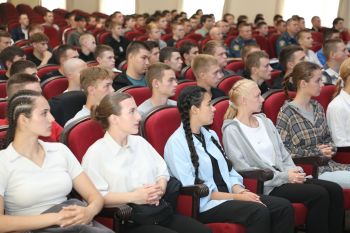 Начальник института провел беседу с абитуриентами