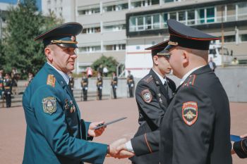 Начальник института принял участие в торжественном выпуске Уральского юридического института МВД России