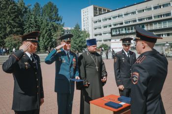 Начальник института принял участие в торжественном выпуске Уральского юридического института МВД России