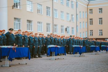 В институте отметили День знаний торжественным построением