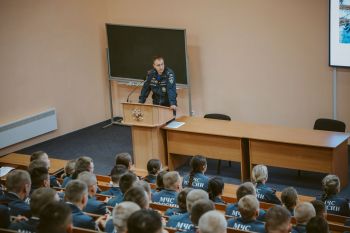 В институте прошла показательная лекция для выпускных курсов