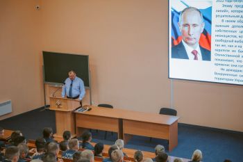 В институте прошла показательная лекция для выпускных курсов
