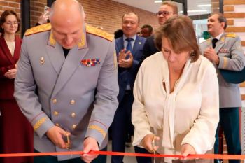 В Екатеринбурге глава МЧС России открыл Ресурсный центр комплексной безопасности Свердловской области имени полковника внутренней службы Б.Ф. Мокроусова В Екатеринбурге глава МЧС России открыл Ресурсный центр комплексной безопасности Свердловской области имени полковника внутренней службы Б.Ф. Мокроусова