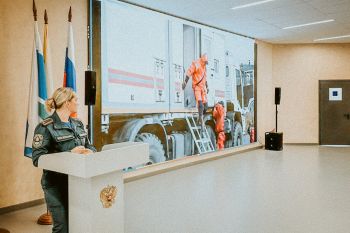 Курсанты Уральского института ГПС МЧС России провели открытые уроки для школьников Екатеринбурга на тему «День гражданской обороны»