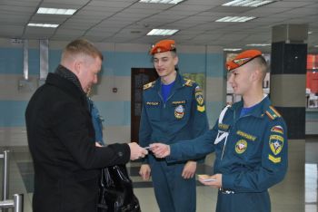 Торжественной встречей и яркими эмоциями: в Уральском институте ГПС МЧС России встретили профессорско-преподавательский состав в преддверии Дня учителя!