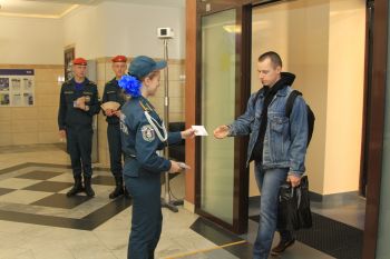Торжественной встречей и яркими эмоциями: в Уральском институте ГПС МЧС России встретили профессорско-преподавательский состав в преддверии Дня учителя!