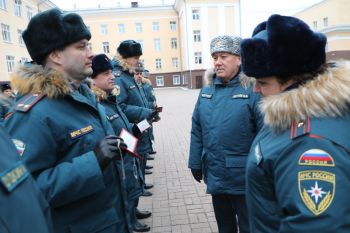 В институте прошел строевой смотр зимней формы одежды 
