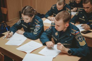 Курсанты проверили знания английского и поборолись за победу Курсанты проверили знания английского и поборолись за победу