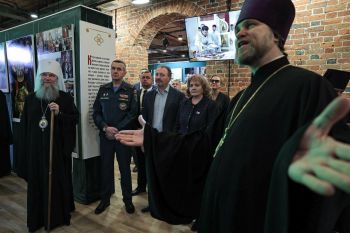 В Екатеринбурге открылась фотовыставка «Литургия с Патриархом»