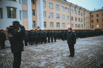 В Уральском институте ГПС МЧС России состоялось еженедельное построение личного состава