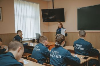 «Служение и знание: к Дню преподавателя высшей школы чествуем педагогов Уральского института ГПС МЧС России»