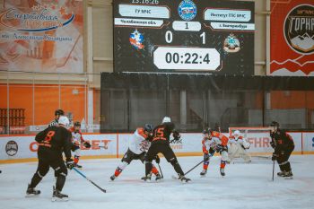 В Верхней Пышме завершился хоккейный турнир в честь 35-летия МЧС России: серебряные призеры команда «Огненный щит» нашего института В Верхней Пышме завершился хоккейный турнир в честь 35-летия МЧС России: серебряные призеры команда «Огненный щит» нашего института