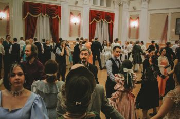 В ритме вальса В ритме вальса