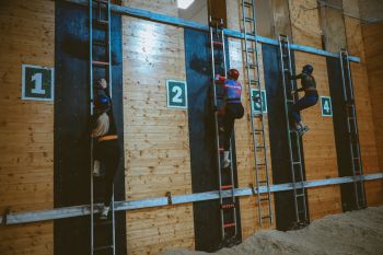 В Уральском институте ГПС МЧС России состоялись соревнования по пожарно-спасательному спорту, посвященные открытию спортивного сезона 2025-2026 учебного года