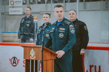 Лёд Горячих Сердец: В Верхней Пышме разыграли Кубок начальника Уральского института ГПС МЧС России на V Межрегиональном турнире по хоккею с шайбой приуроченном к 35-летию МЧС России и Дню Спасателя Лёд Горячих Сердец: В Верхней Пышме разыграли Кубок начальника Уральского института ГПС МЧС России на V Межрегиональном турнире по хоккею с шайбой приуроченном к 35-летию МЧС России и Дню Спасателя