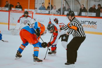 Лёд Горячих Сердец: В Верхней Пышме разыграли Кубок начальника Уральского института ГПС МЧС России на V Межрегиональном турнире по хоккею с шайбой приуроченном к 35-летию МЧС России и Дню Спасателя Лёд Горячих Сердец: В Верхней Пышме разыграли Кубок начальника Уральского института ГПС МЧС России на V Межрегиональном турнире по хоккею с шайбой приуроченном к 35-летию МЧС России и Дню Спасателя
