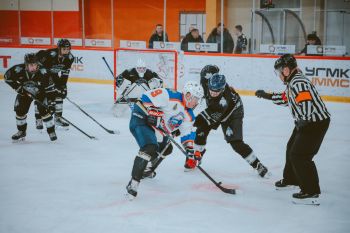 Лёд Горячих Сердец: В Верхней Пышме разыграли Кубок начальника Уральского института ГПС МЧС России на V Межрегиональном турнире по хоккею с шайбой приуроченном к 35-летию МЧС России и Дню Спасателя Лёд Горячих Сердец: В Верхней Пышме разыграли Кубок начальника Уральского института ГПС МЧС России на V Межрегиональном турнире по хоккею с шайбой приуроченном к 35-летию МЧС России и Дню Спасателя
