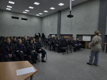 В преддверии праздников курсанты посетили кадетские классы В преддверии праздников курсанты посетили кадетские классы