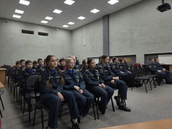 В преддверии праздников курсанты посетили кадетские классы В преддверии праздников курсанты посетили кадетские классы