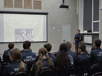 В преддверии праздников курсанты посетили кадетские классы В преддверии праздников курсанты посетили кадетские классы