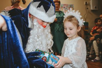 Личный состав института дарит радость детям Личный состав института дарит радость детям