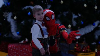 Новогодняя сказка в Уральском институте ГПС МЧС России: Белоснежка, гномы и Дедушка Мороз со Снегурочкой 