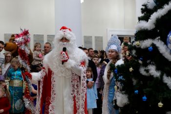 Новогодняя сказка в Уральском институте ГПС МЧС России: Белоснежка, гномы и Дедушка Мороз со Снегурочкой 