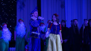 Новогодняя сказка в Уральском институте ГПС МЧС России: Белоснежка, гномы и Дедушка Мороз со Снегурочкой 