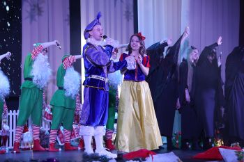 Новогодняя сказка в Уральском институте ГПС МЧС России: Белоснежка, гномы и Дедушка Мороз со Снегурочкой 