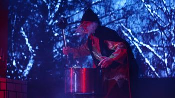 Новогодняя сказка в Уральском институте ГПС МЧС России: Белоснежка, гномы и Дедушка Мороз со Снегурочкой 