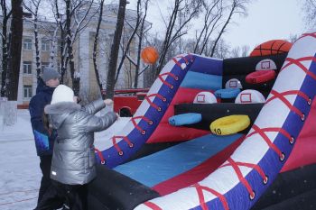 Новогодняя сказка в Уральском институте ГПС МЧС России: Белоснежка, гномы и Дедушка Мороз со Снегурочкой 