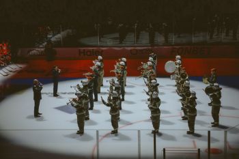 Личный состав Уральского института ГПС МЧС России принял участие в матче КХЛ в Екатеринбурге