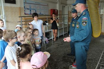 Экскурсия в учебную пожарно-спасательную часть Уральского института ГПС МЧС России для воспитанников дошкольного образовательного учреждения