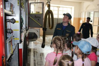 Экскурсия в учебную пожарно-спасательную часть Уральского института ГПС МЧС России для воспитанников дошкольного образовательного учреждения