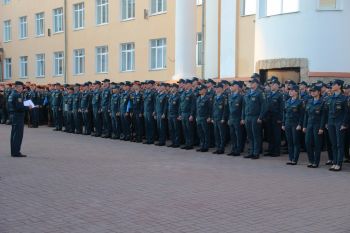 Традиционная общеинститутская вечерняя поверка курсантов