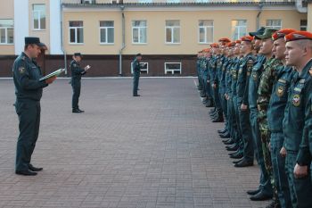 Традиционная общеинститутская вечерняя поверка курсантов