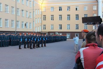 Традиционная общеинститутская вечерняя поверка курсантов