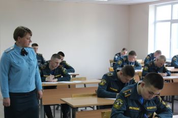 Первокурсники соревновались в знаниях химии на олимпиаде